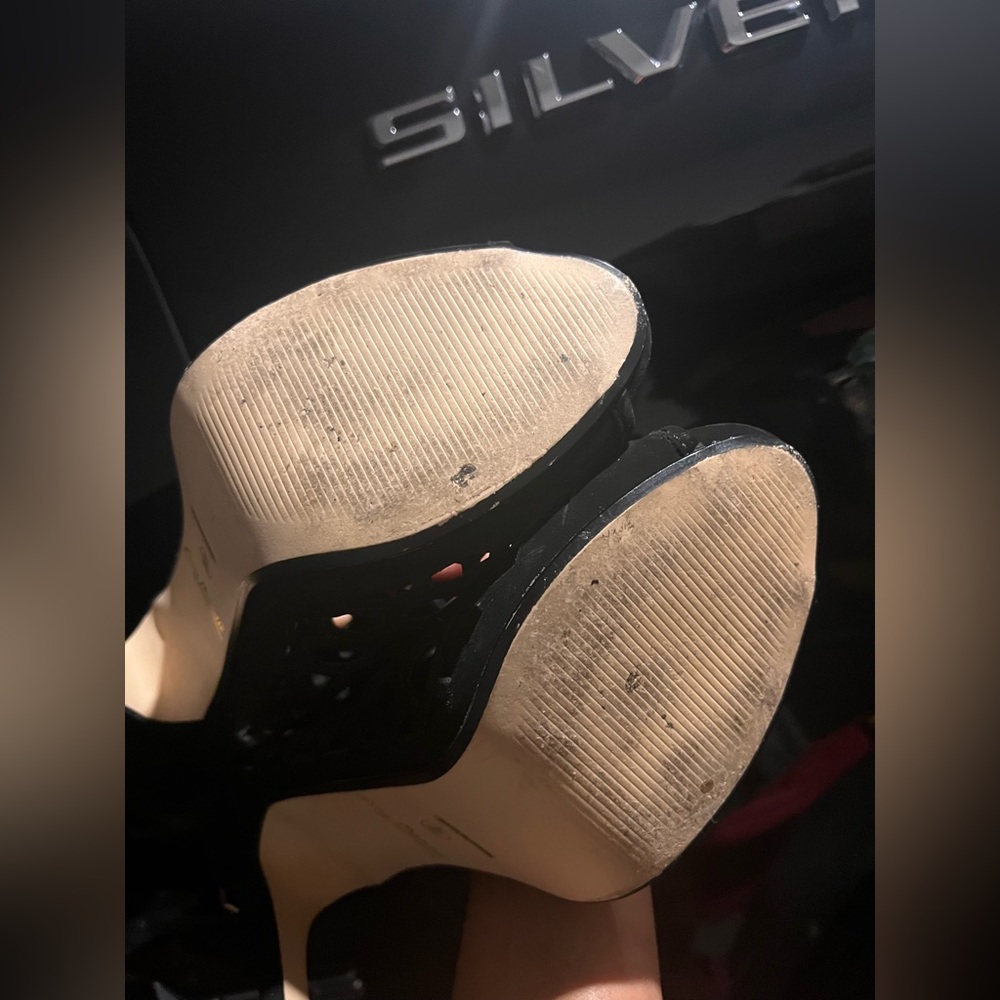 Shoes - Picture 6 of 7